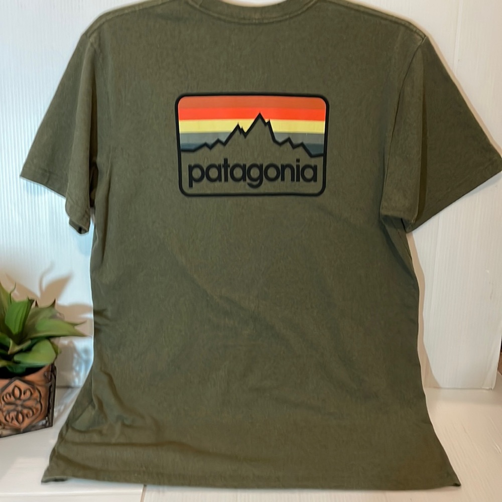 Patagonia Line Logo Badge T Shirt /Short Sleeve Tee size Large